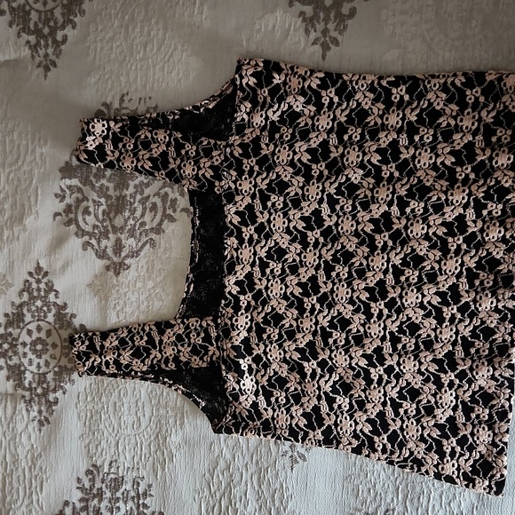 Top - Picture 2 of 3